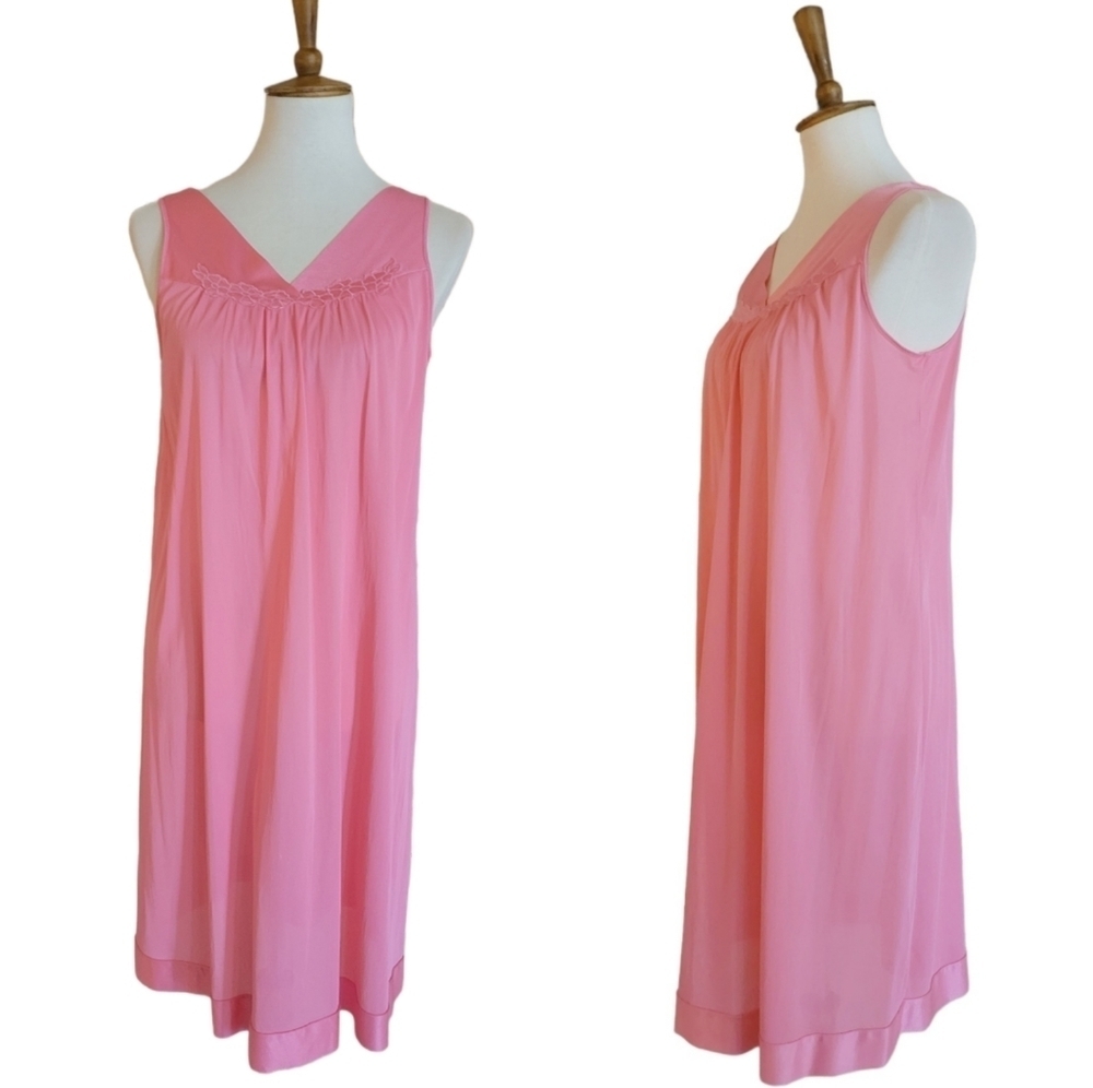 Vintage‎ - Vanity Fair Nylon Pink Floral Applique and Satin Trim Chemise